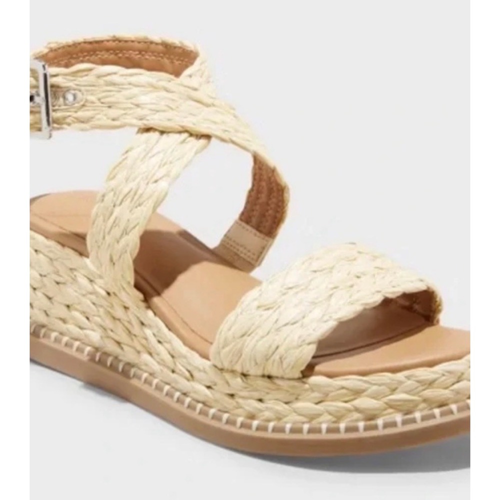 Universal Thread Braided
Espadrille Platform Sandals in Cream Size 8